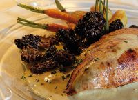 Poulet de Bresse au vin jaune et aux Morilles